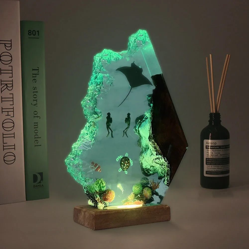 マンタと浮上するダイバー レジンテーブルランプ